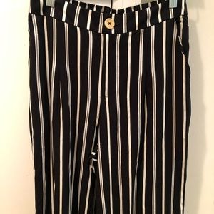 NWOT Rae Mode Black pants w cream and gray stripes. Sz Small